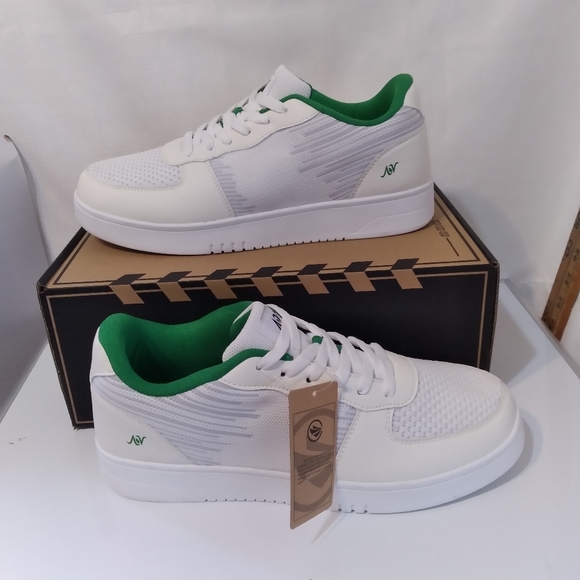IIV Sneakers Mens Size 10.5 White Green Low Top Tennis Skate Nwt - Picture 1 of 10